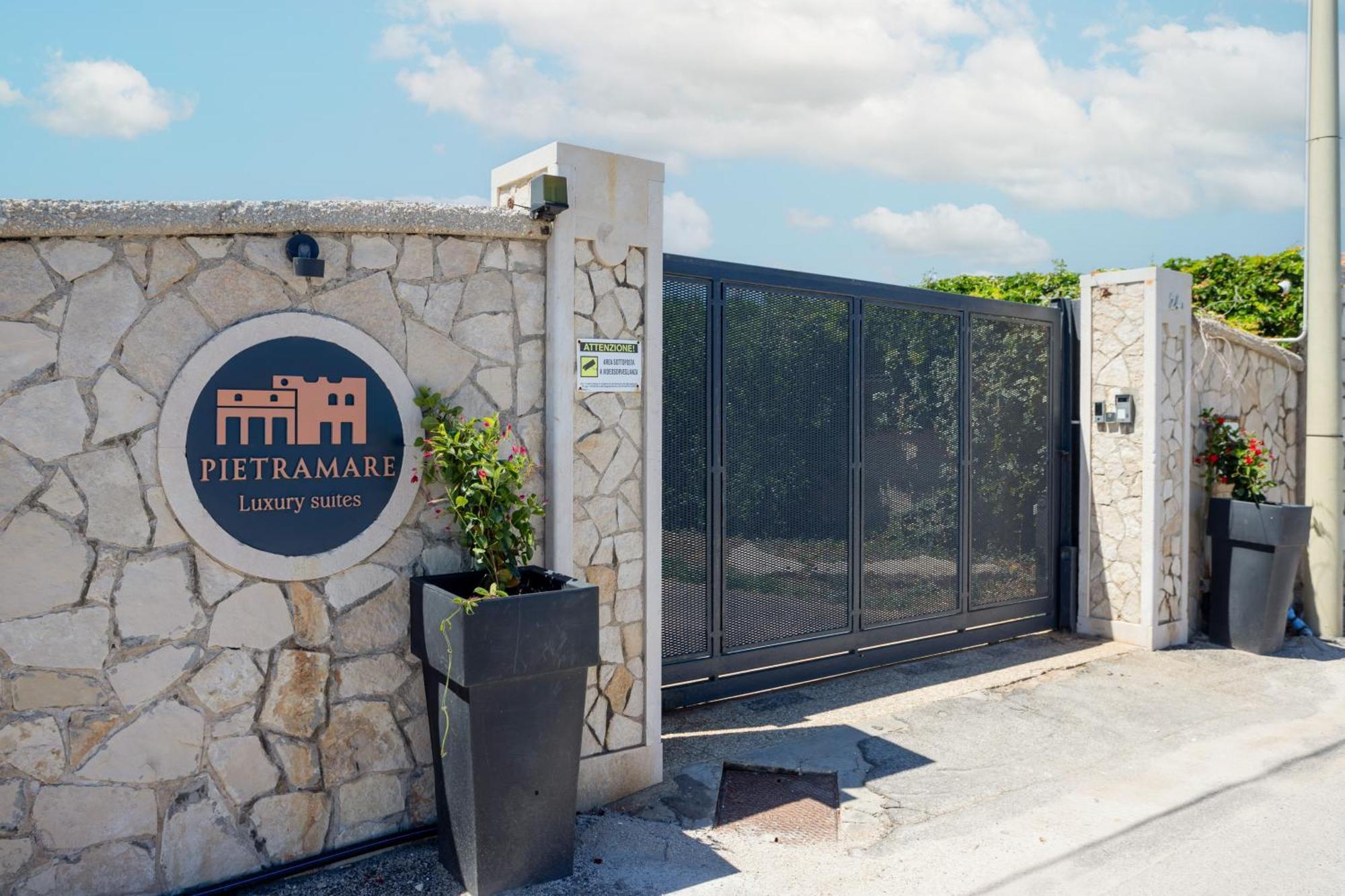 Pietramare Luxury Suites Bari Exterior photo