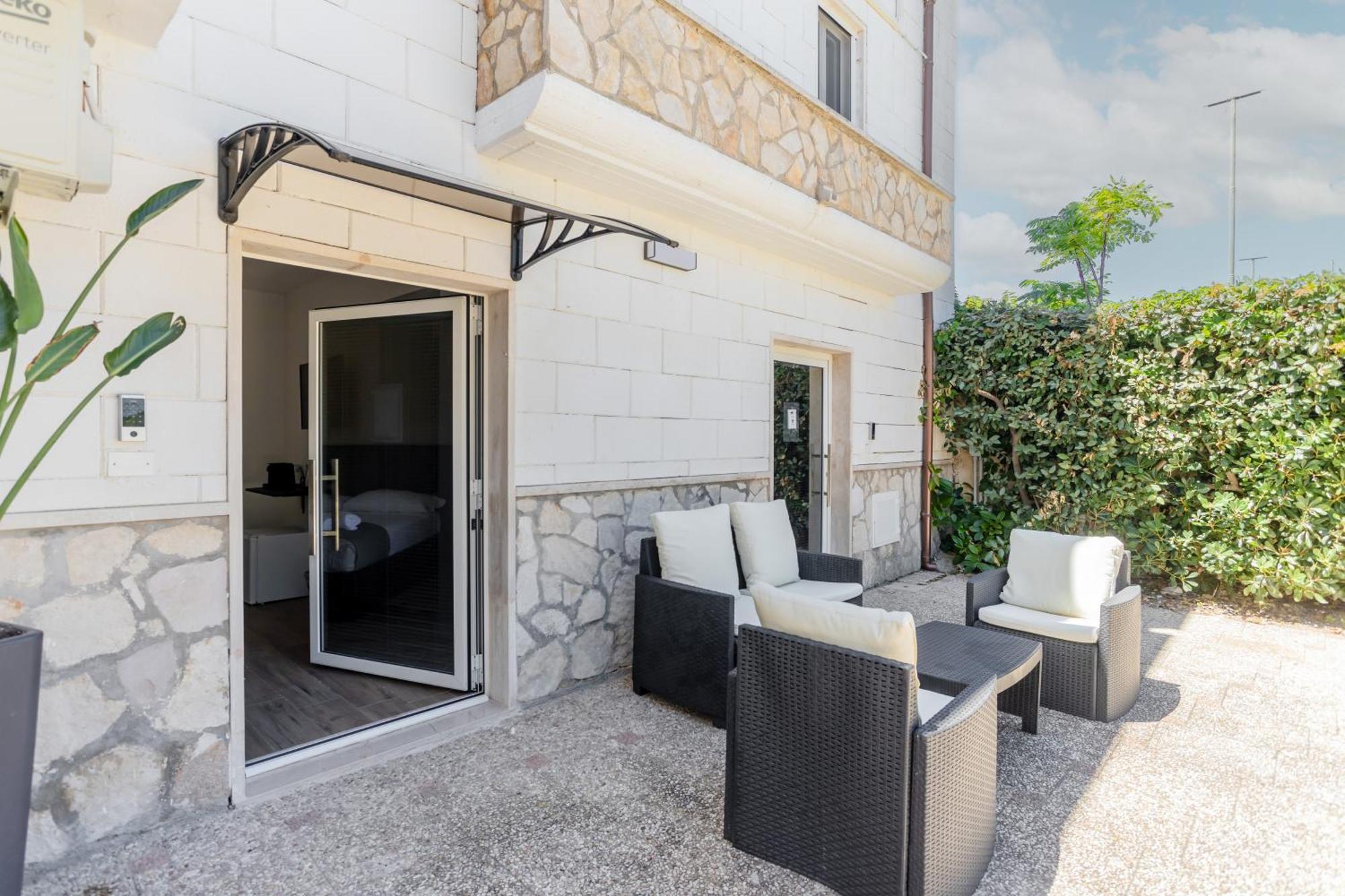 Pietramare Luxury Suites Bari Exterior photo