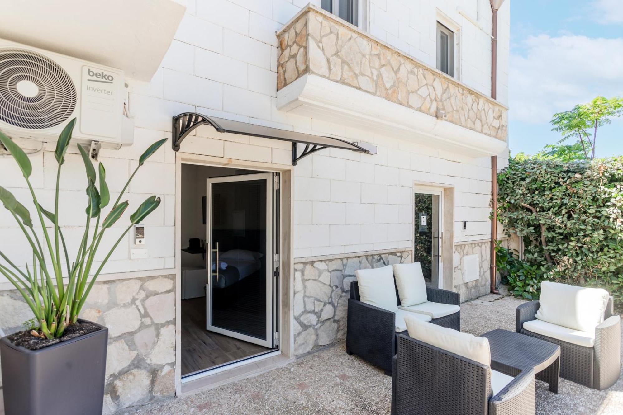 Pietramare Luxury Suites Bari Exterior photo